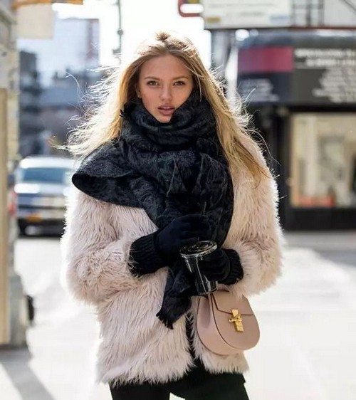 Вязаное женское пальто — интересные идеи и стильные образы