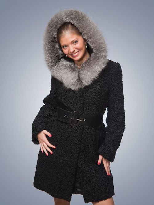 Пальто с капюшоном из чернобурки